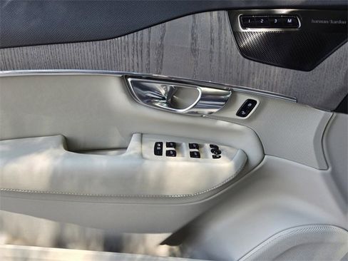 Certified 2025 Volvo XC90 T8 Plus w/ Protection Package Premier image 32