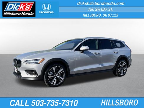 Used 2025 Volvo V60 B5 Cross Country Plus AWD/4WD image 1