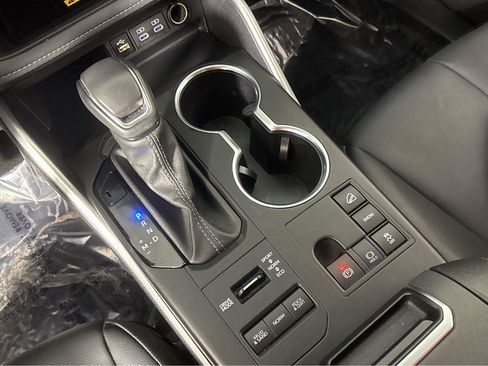 Used 2024 Toyota Highlander XLE image 24