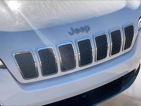 Used 2019 Jeep Cherokee Limited w/ Technology Group FWD image 23