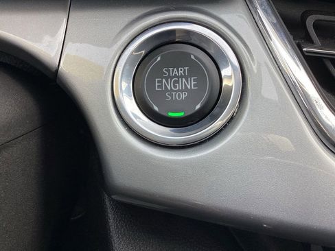 Used 2025 Chevrolet Trax LT w/ LT Convenience Package FWD image 23