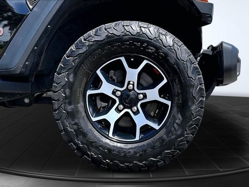 Used 2021 Jeep Wrangler Unlimited Rubicon w/ Safety Group AWD/4WD image 34