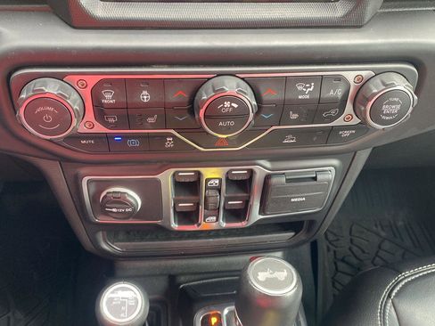 Used 2023 Jeep Wrangler Sahara w/ Cold Weather Group image 17