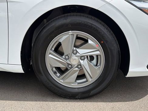 New 2026 Hyundai Elantra SE FWD image 13