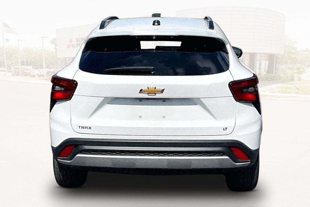 Used 2025 Chevrolet Trax LT FWD image 5