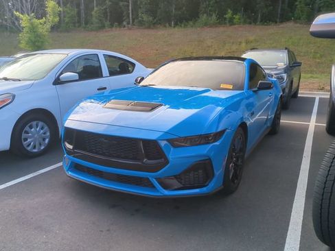 Used 2025 Ford Mustang GT RWD image 2