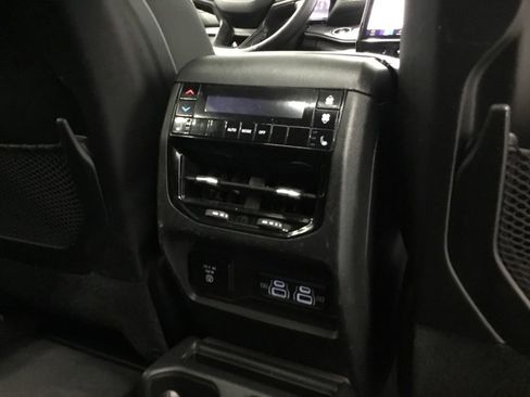 Used 2021 Jeep Grand Cherokee L Limited w/ Luxury Tech Group II AWD/4WD image 23