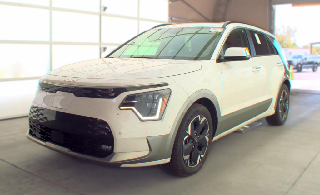 Used 2023 Kia Niro Wave w/ Wave Preserve Package FWD image 4
