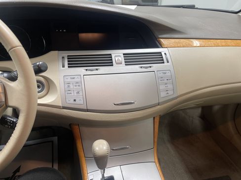 Used 2005 Toyota Avalon XLS image 28