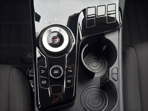 Used 2025 Kia Sportage LX FWD image 39