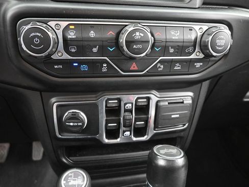 Used 2022 Jeep Wrangler Unlimited Sahara image 20