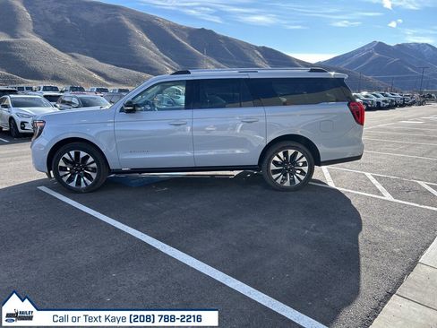 Used 2025 Ford Expedition Max Platinum w/ Driver's Package image 4