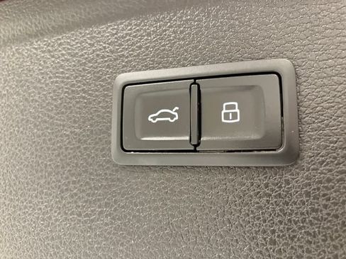 Used 2018 Audi Q5 2.0T Premium Plus w/ Premium Plus Package AWD/4WD image 38