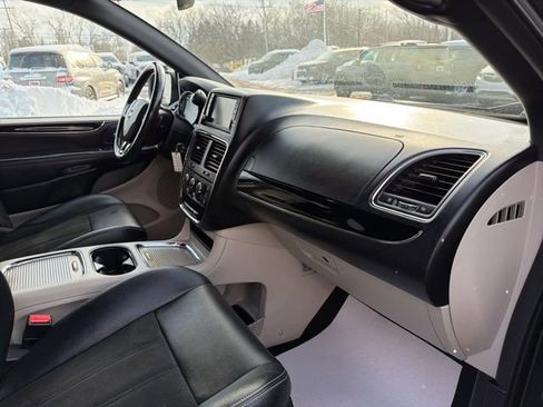 Used 2020 Dodge Grand Caravan SXT image 26