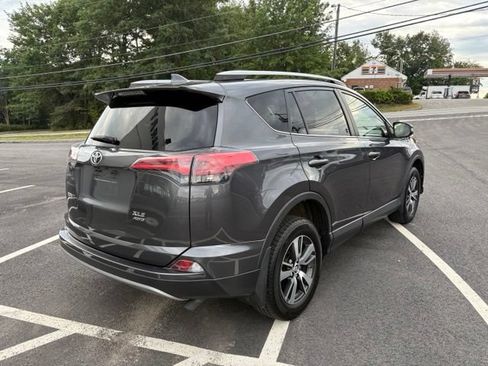 Used 2018 Toyota RAV4 XLE AWD/4WD image 3