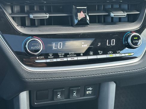 Certified 2022 Toyota Corolla Cross XLE image 19