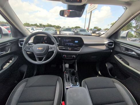 Used 2025 Chevrolet TrailBlazer LT AWD/4WD image 25