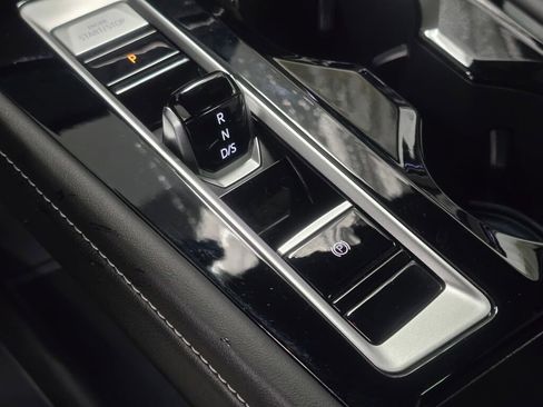 Used 2024 Volkswagen Atlas Cross Sport SEL Premium R-Line image 16