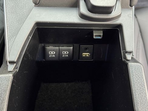 Used 2019 Toyota Avalon XLE w/ Moonroof Package image 29