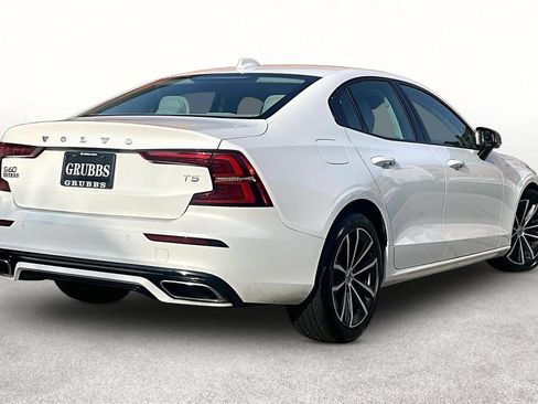 Used 2021 Volvo S60 T5 Momentum FWD image 2