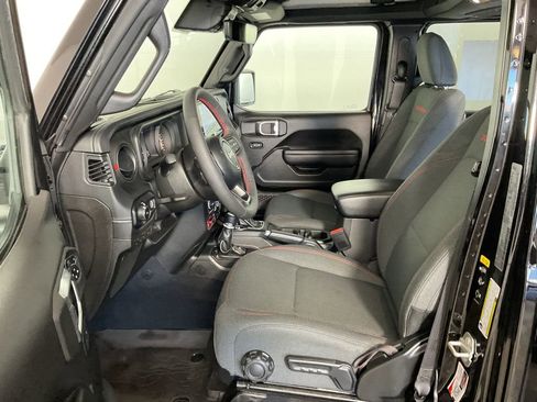 Used 2024 Jeep Wrangler Unlimited Rubicon w/ Technology Group image 17