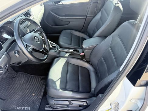 Used 2017 Volkswagen Jetta SE image 26