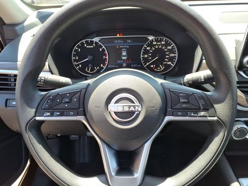 Used 2024 Nissan Altima 2.5 SV FWD image 14