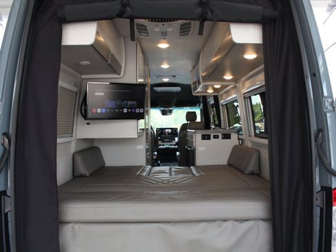 Used 2024 Mercedes-Benz Sprinter 3500 image 21