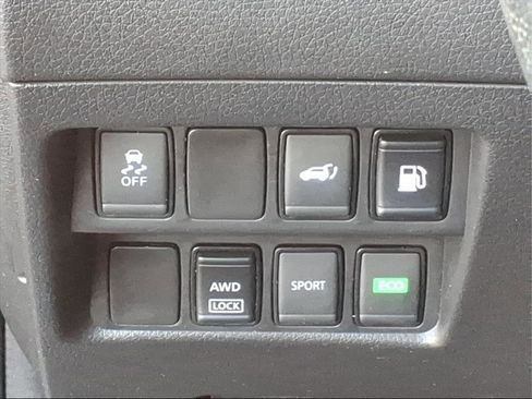 Used 2018 Nissan Rogue SV image 6