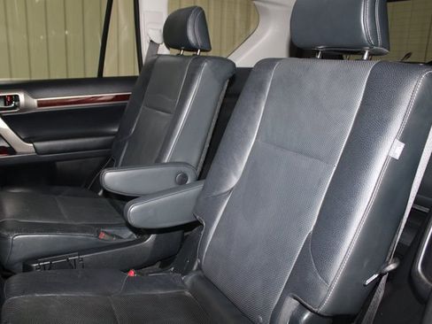 Used 2019 Lexus GX 460 Premium image 18