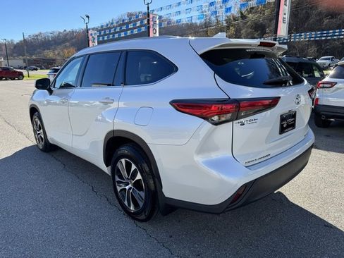 Used 2022 Toyota Highlander XLE image 6