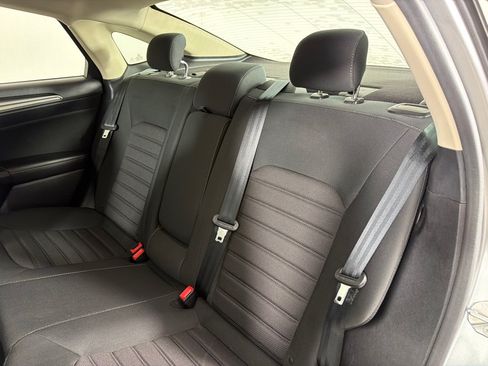 Used 2020 Ford Fusion SE FWD image 21
