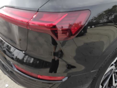 Used 2024 Audi Q8 e-tron Premium Plus image 8