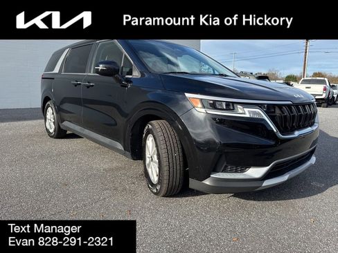 Used 2024 Kia Carnival LX image 1