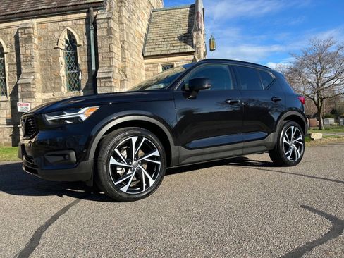 Used 2021 Volvo XC40 T5 R-Design w/ Advanced Package AWD/4WD image 1