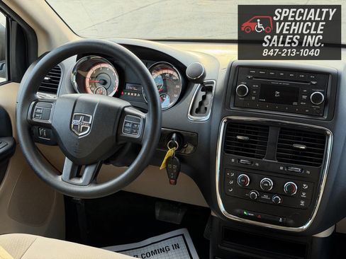 Used 2016 Dodge Grand Caravan SXT image 32