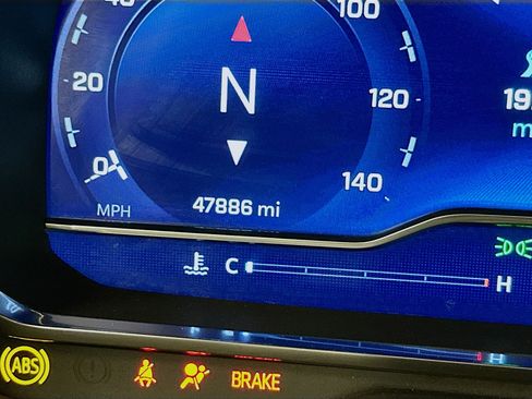 Used 2023 Chevrolet Suburban Premier image 19