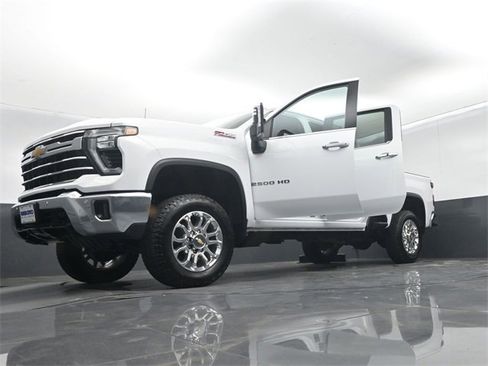 Used 2024 Chevrolet Silverado 2500 LTZ w/ LTZ Plus Package image 72