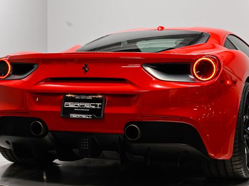Used 2018 Ferrari 488 GTB RWD image 50