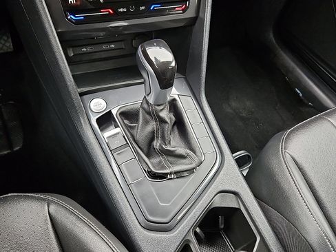 Used 2024 Volkswagen Tiguan SE image 15