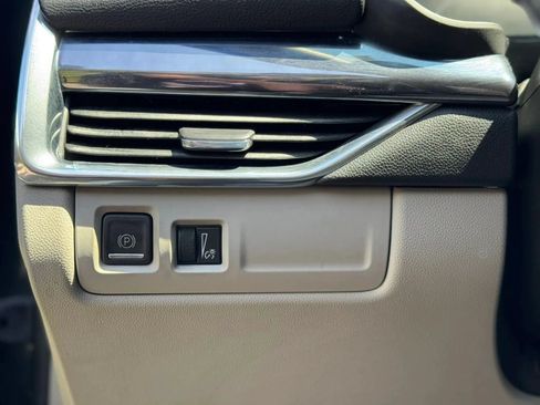 Used 2019 Cadillac XT4 Luxury FWD image 27