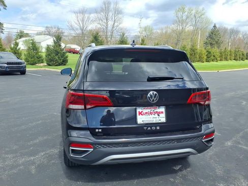 Used 2022 Volkswagen Taos SE FWD image 4