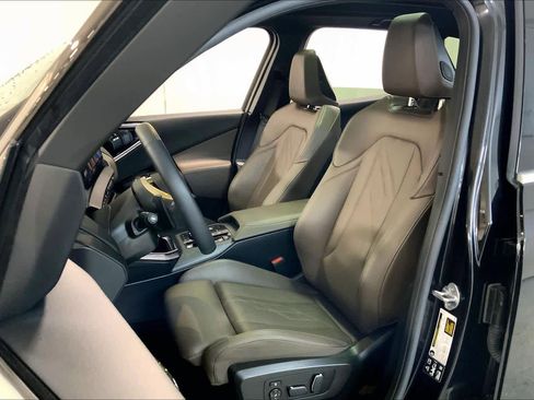 Used 2025 BMW X3 xDrive30i w/ Premium Package image 7