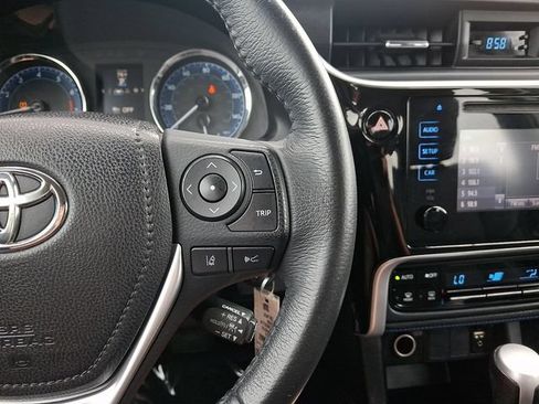 Used 2018 Toyota Corolla SE FWD image 21