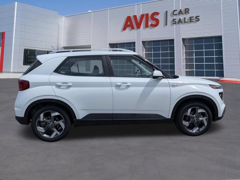 Used 2025 Hyundai Venue SEL FWD image 5