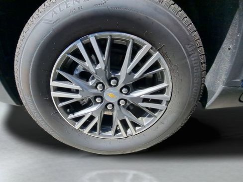 Used 2026 Chevrolet Traverse LT image 3