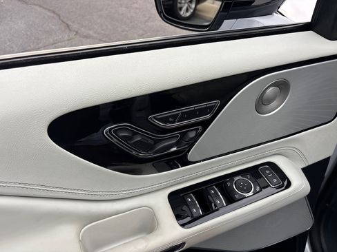 Certified 2025 Lincoln Aviator Black Label AWD/4WD image 12