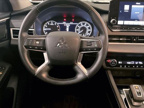 Used 2022 Mitsubishi Outlander SE image 5