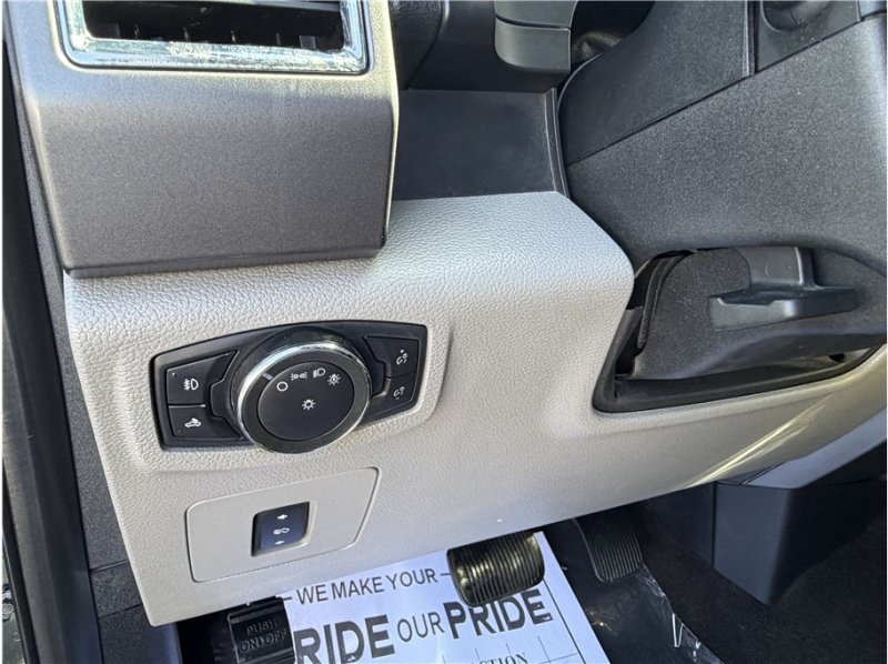 Used 2015 Ford F150 XLT w/ Equipment Group 302A Luxury AWD/4WD image 29