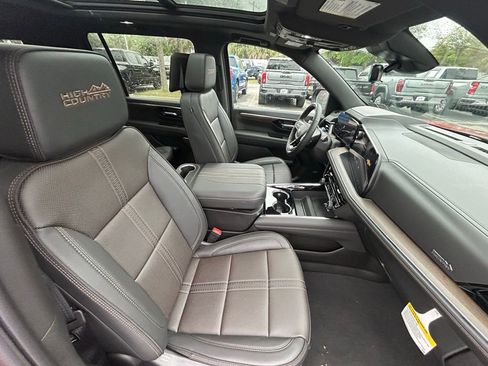 New 2025 Chevrolet Suburban High Country AWD/4WD image 23